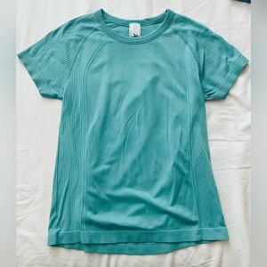 Brand New Old Navy Seamless Tee - Size M